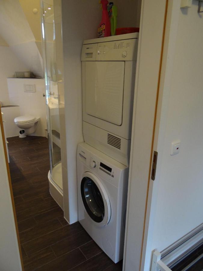 Ferienwohnung-Dg-Im-Reetdachhaus-Im-Ort-Welt Bagian luar foto