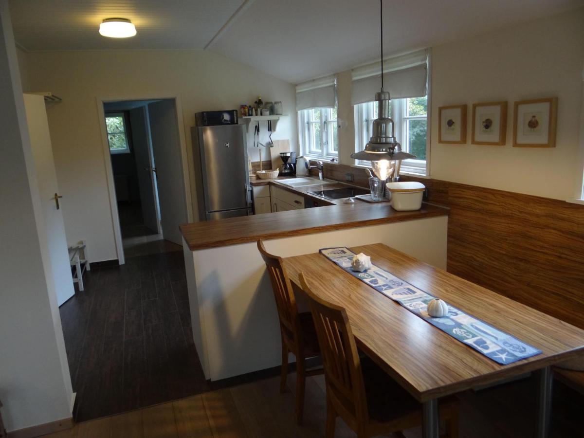 Ferienwohnung-Dg-Im-Reetdachhaus-Im-Ort-Welt Bagian luar foto